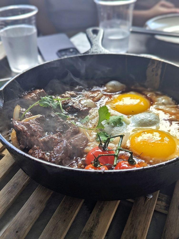 Bò Né platter with bread